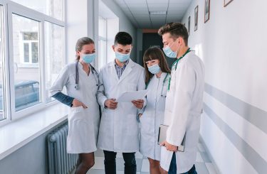 Beyaz Önlük: Sağlık Sektöründe Temizlik ve Hijyen