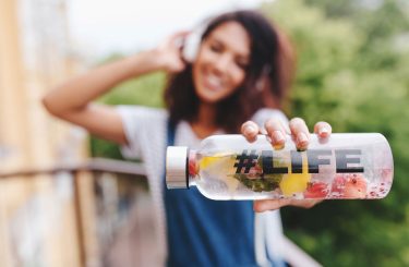 Cam Su Şişeleri: Çevre Dostu ve Sağlıklı Yaşamın İfadesi