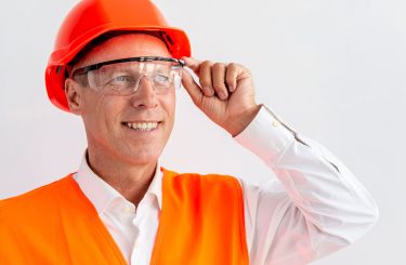 Gözleriniz İçin Güvenlik: Şeffaf Gözlüklerin Önemi ve Kullanımı